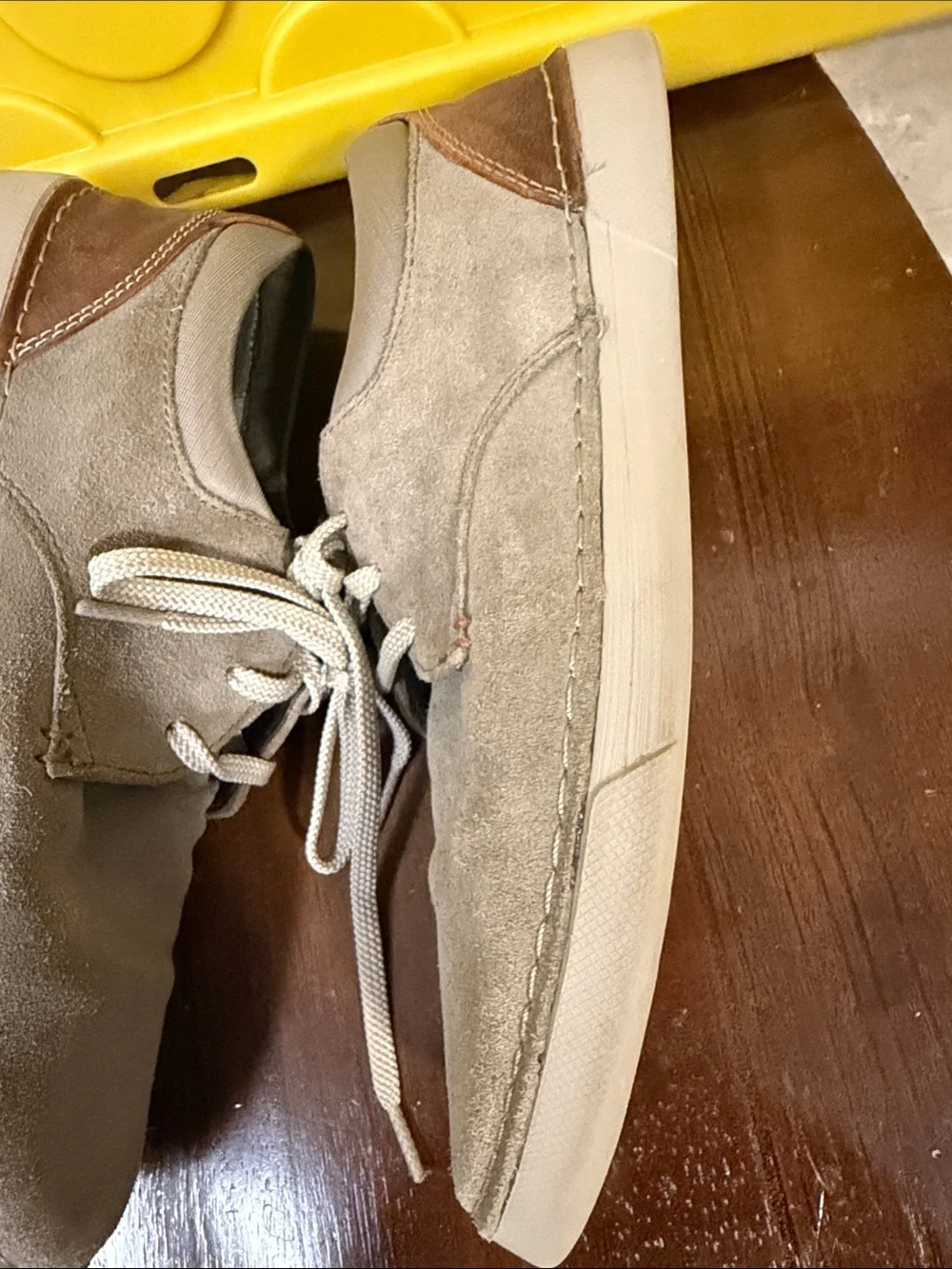 Clarks Men’s Chukka Boots in Taupe Suede Size 9